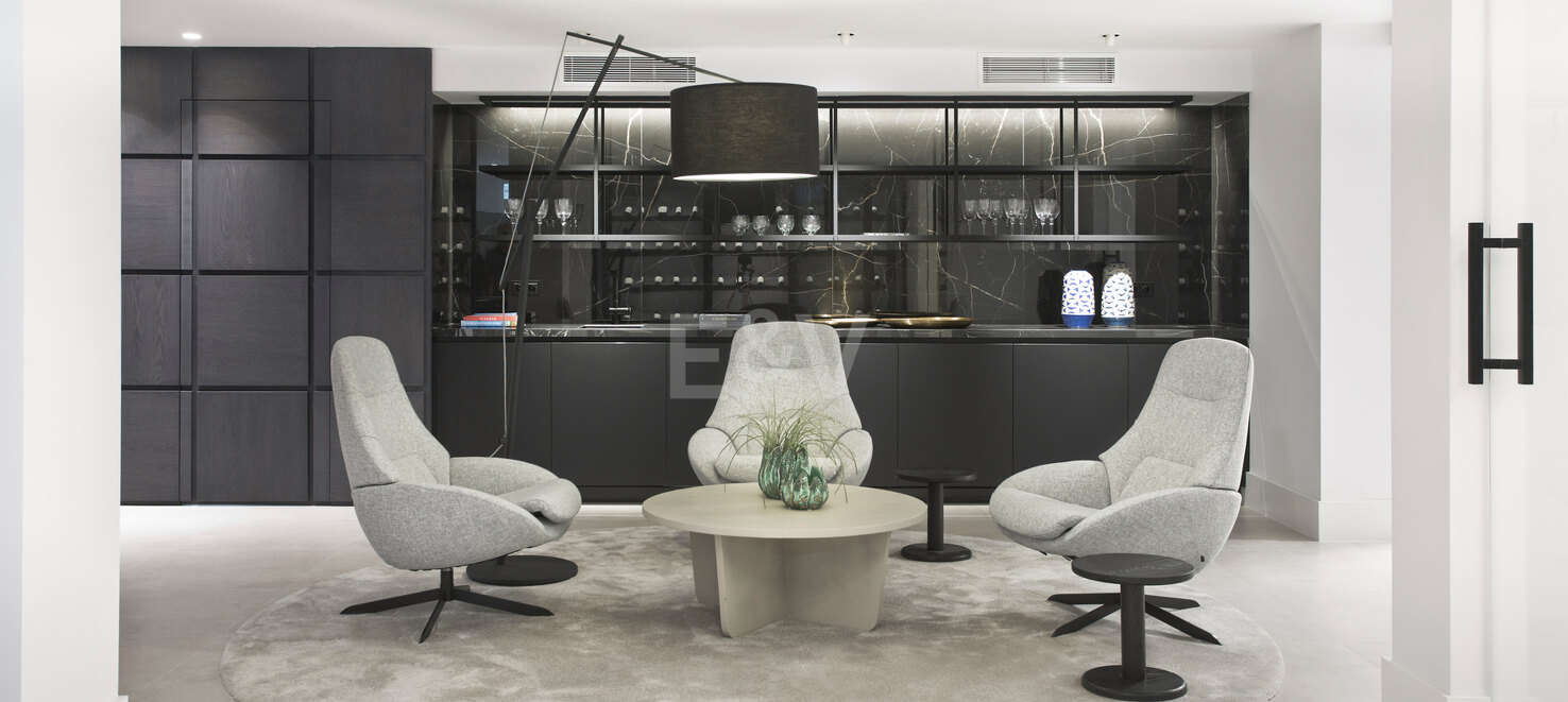 Modern andalusisk villa med havsutsikt i Nueva Andalucia