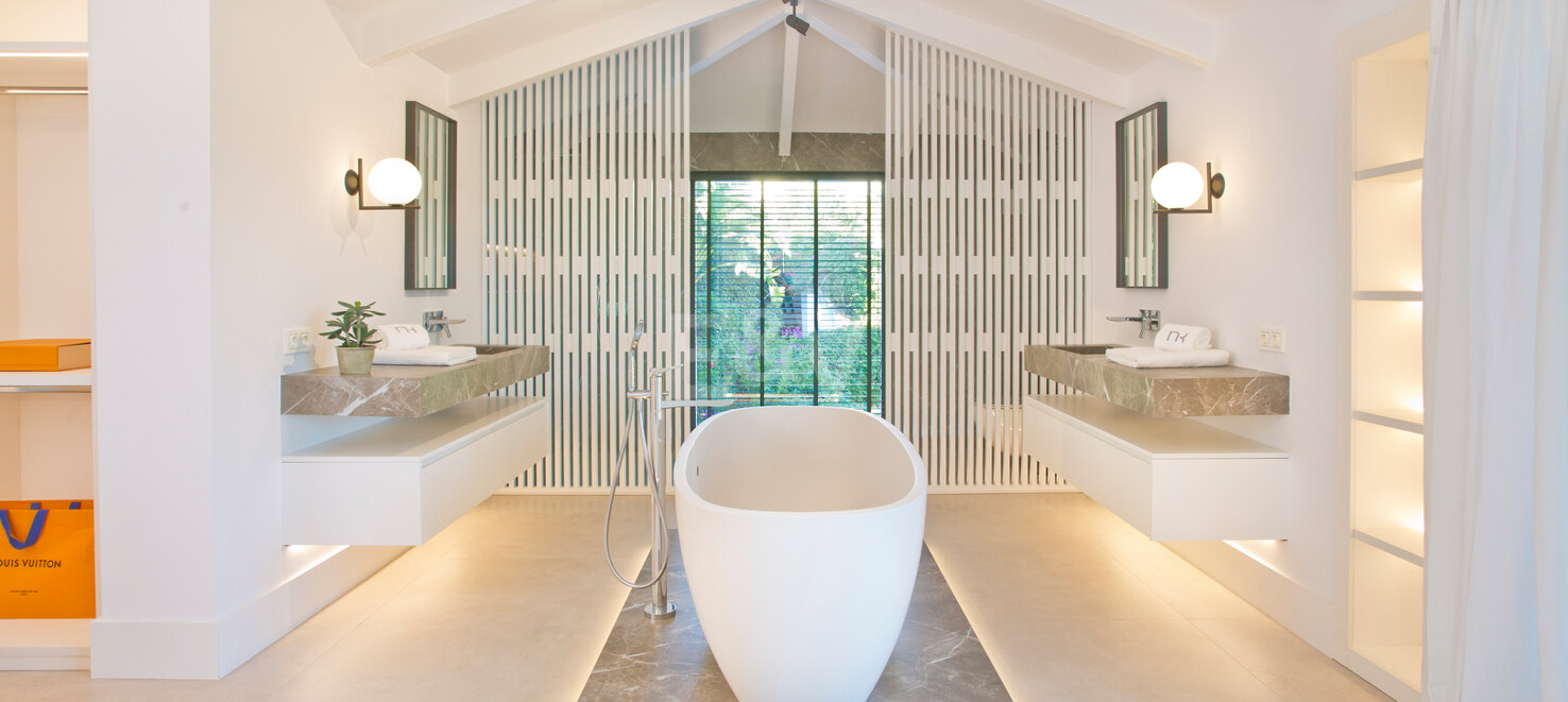 Modern andalusisk villa med havsutsikt i Nueva Andalucia