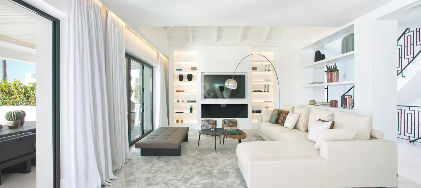 Modern andalusisk villa med havsutsikt i Nueva Andalucia