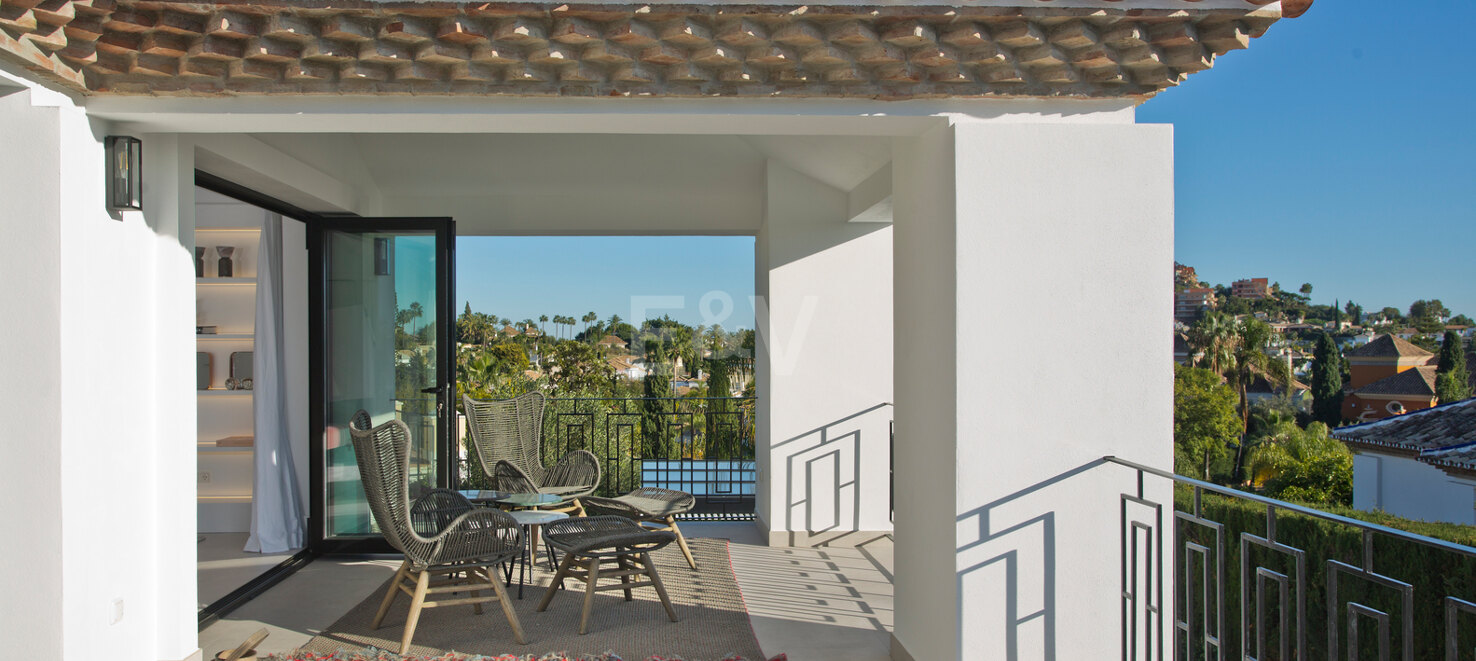 Modern andalusisk villa med havsutsikt i Nueva Andalucia
