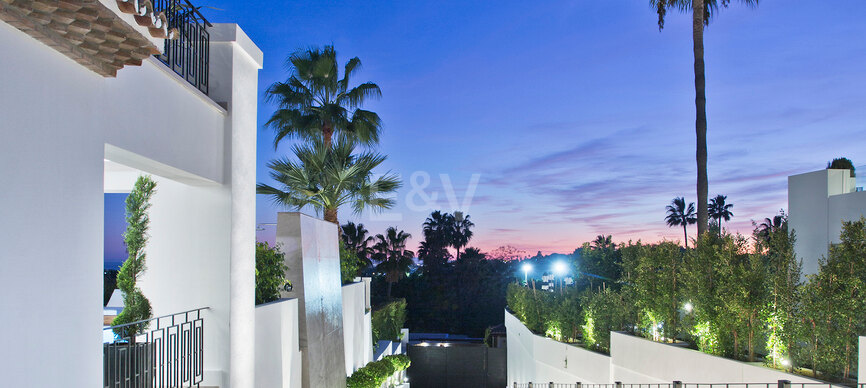Modern andalusisk villa med havsutsikt i Nueva Andalucia