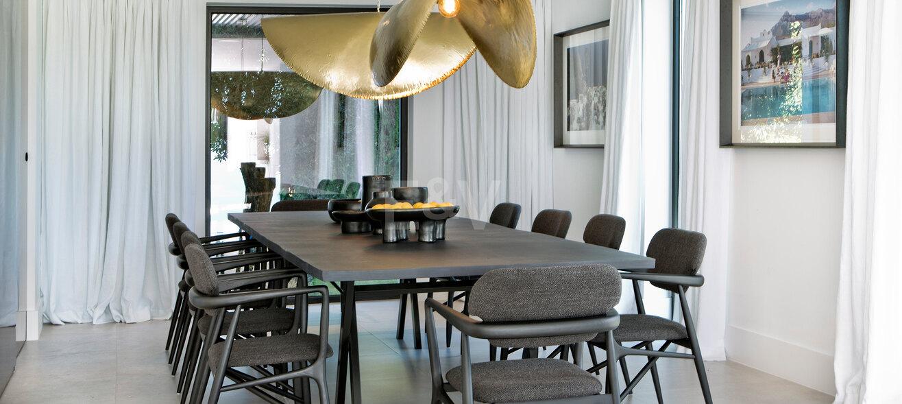Modern andalusisk villa med havsutsikt i Nueva Andalucia