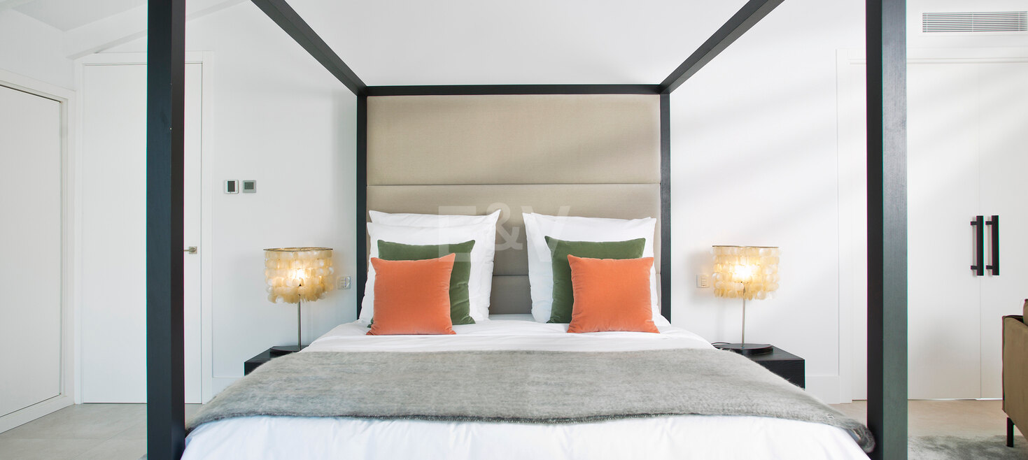 Modern andalusisk villa med havsutsikt i Nueva Andalucia