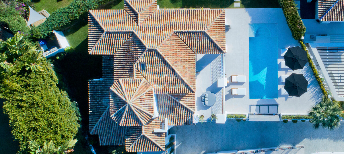 Modern andalusisk villa med havsutsikt i Nueva Andalucia
