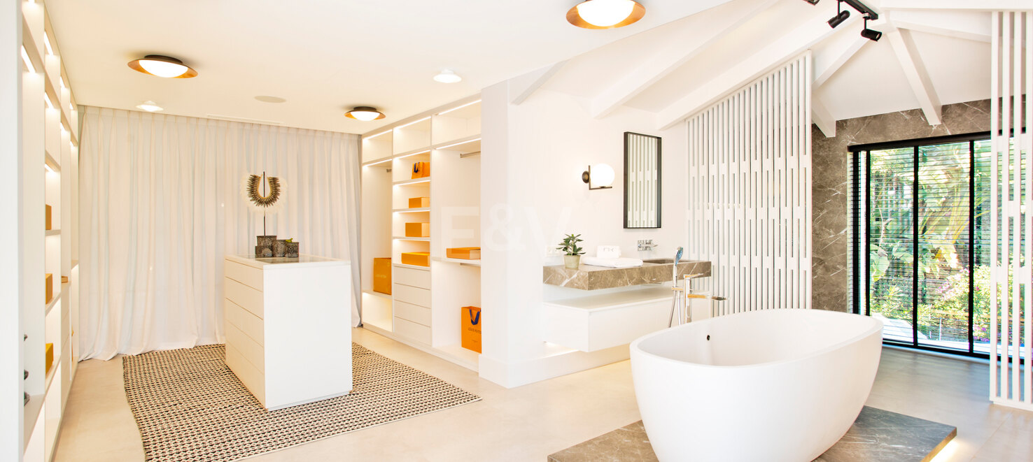 Modern andalusisk villa med havsutsikt i Nueva Andalucia