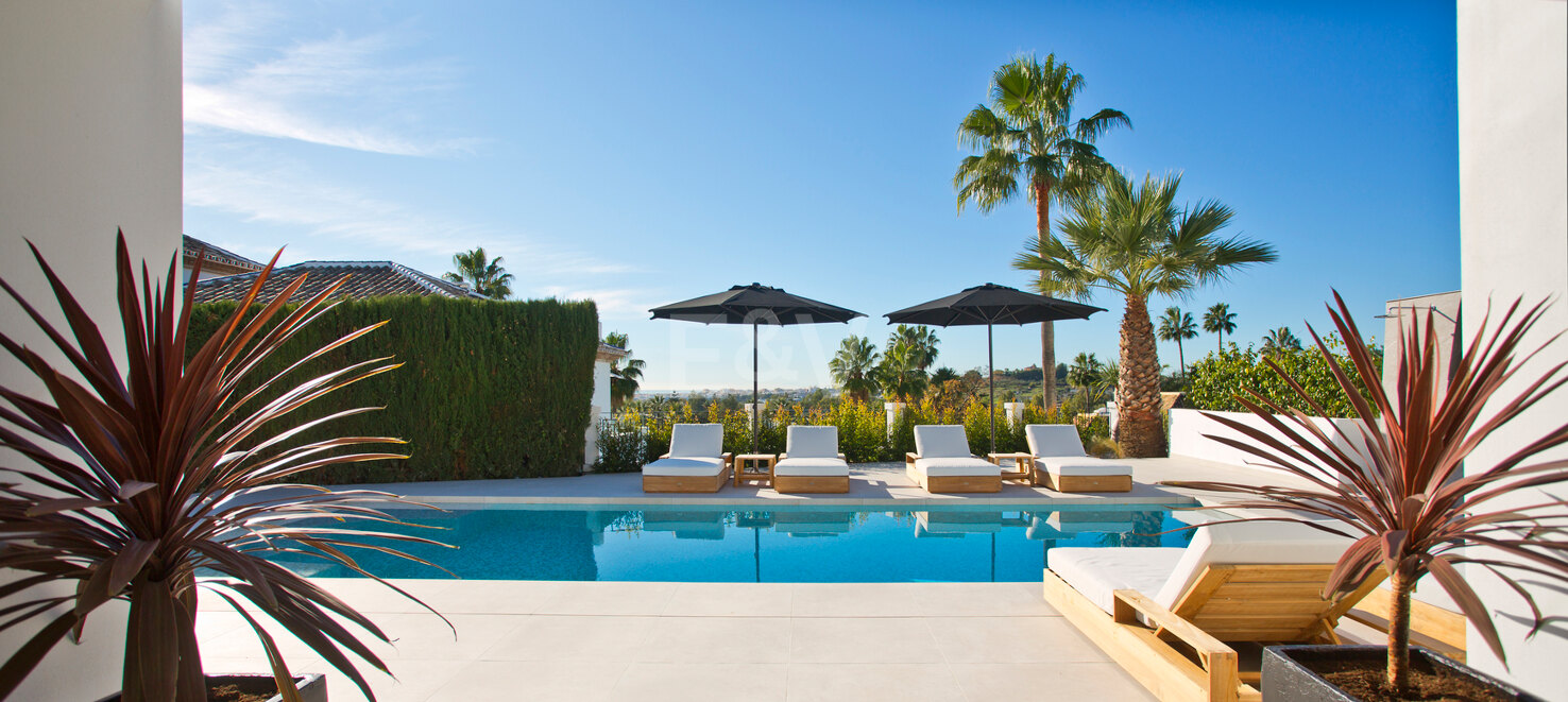 Modern andalusisk villa med havsutsikt i Nueva Andalucia