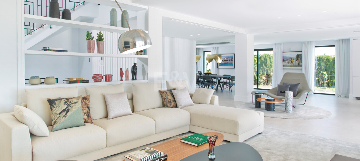 Modern andalusisk villa med havsutsikt i Nueva Andalucia