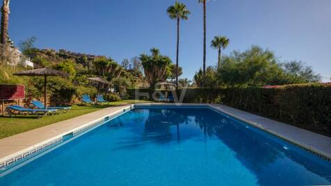 Apartamento en Zona de Golf con Vistas a la Montaña en Monte Almendro