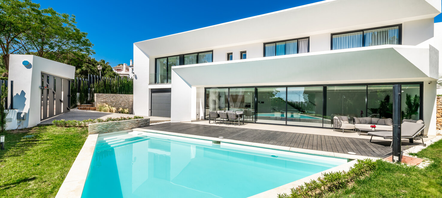 Villa de luxe avec vue sur la mer à Cabopino