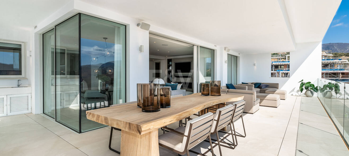 Unique resort with panoramic views and on-site leisure facilities minutes away from Marbella