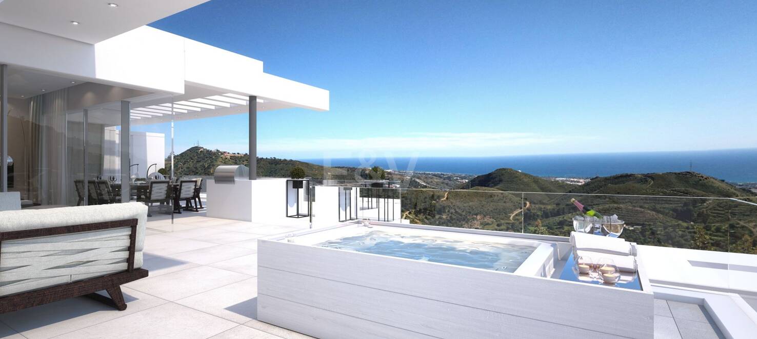 Unique resort with panoramic views and on-site leisure facilities minutes away from Marbella