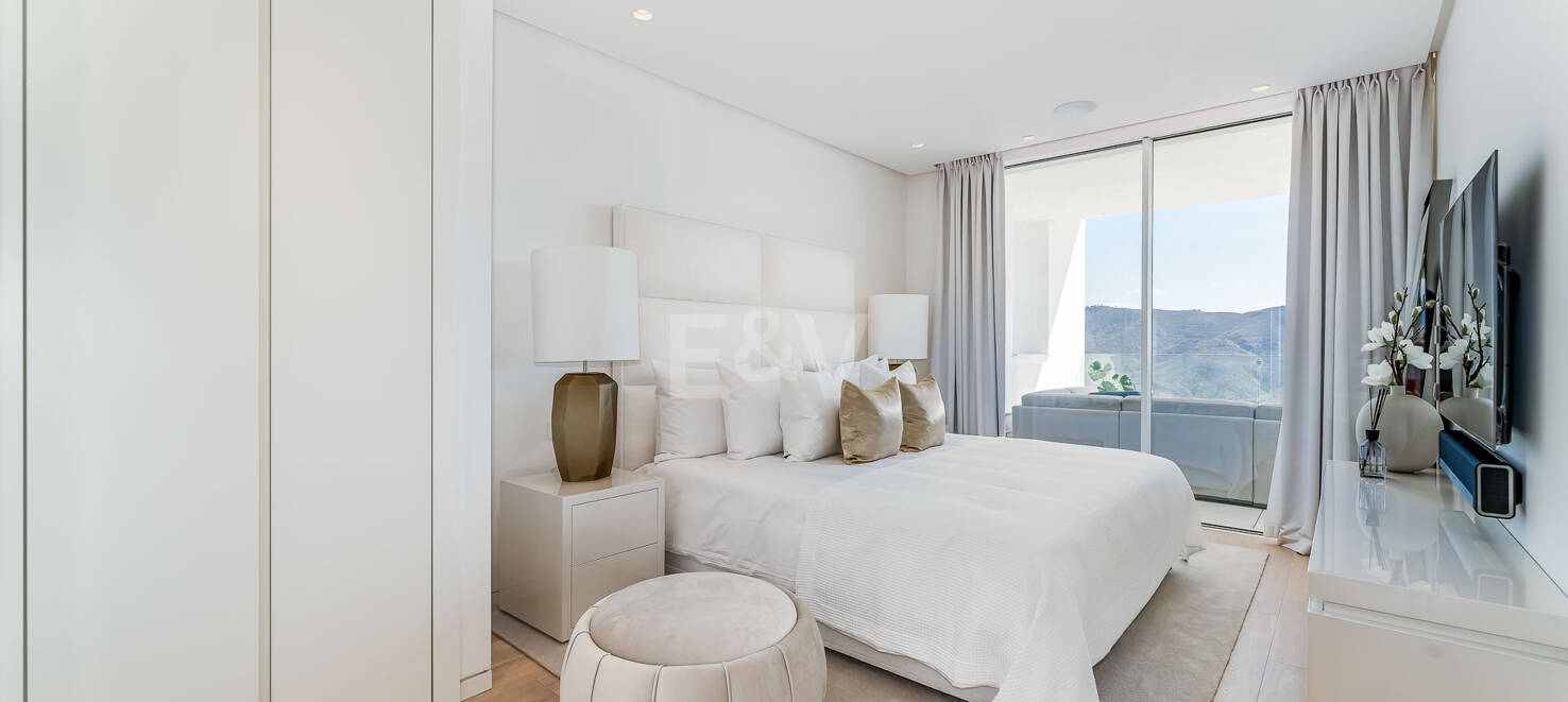 Unique resort with panoramic views and on-site leisure facilities minutes away from Marbella