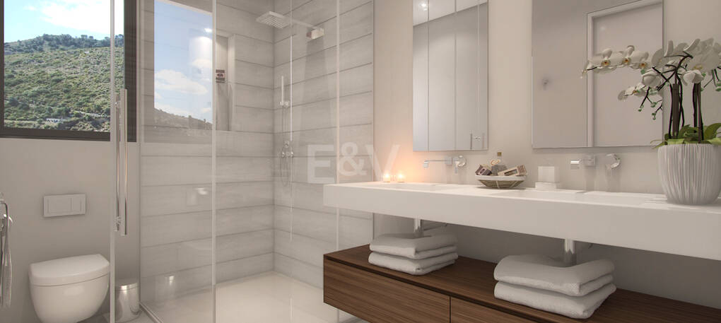 Unique resort with panoramic views and on-site leisure facilities minutes away from Marbella