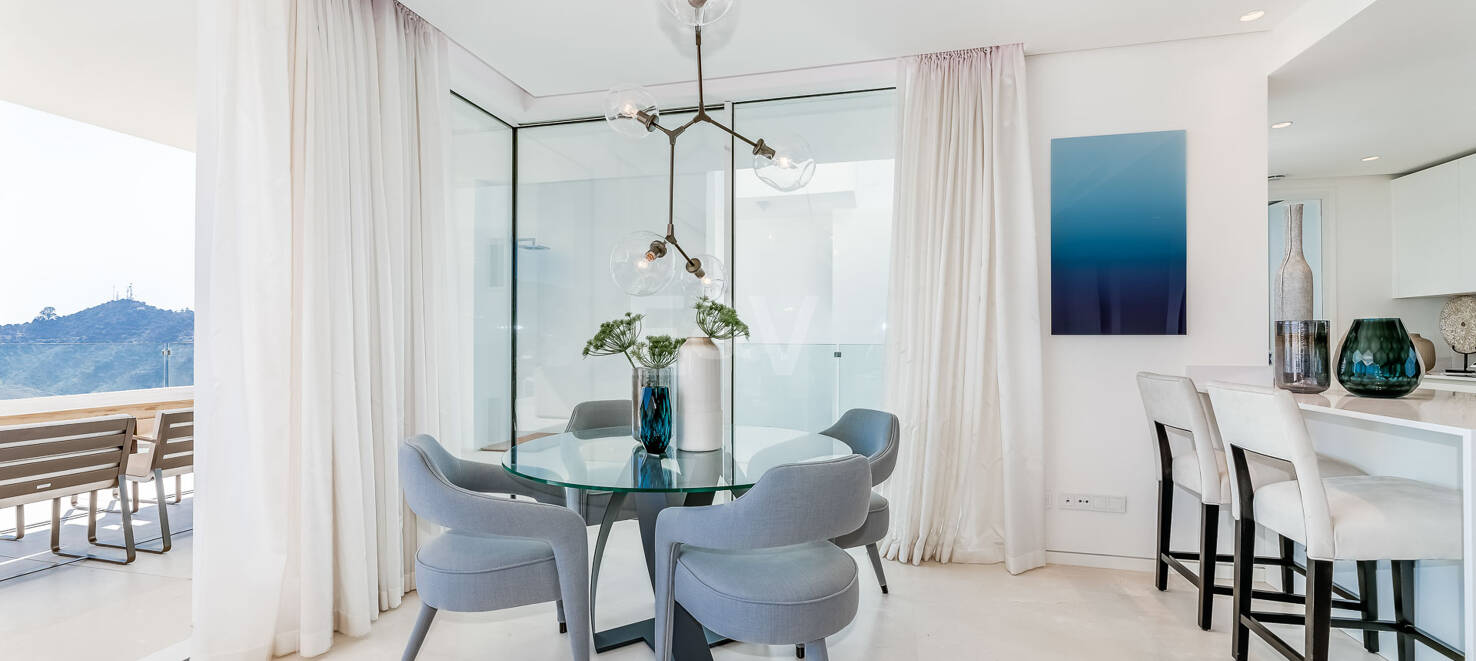 Unique resort with panoramic views and on-site leisure facilities minutes away from Marbella