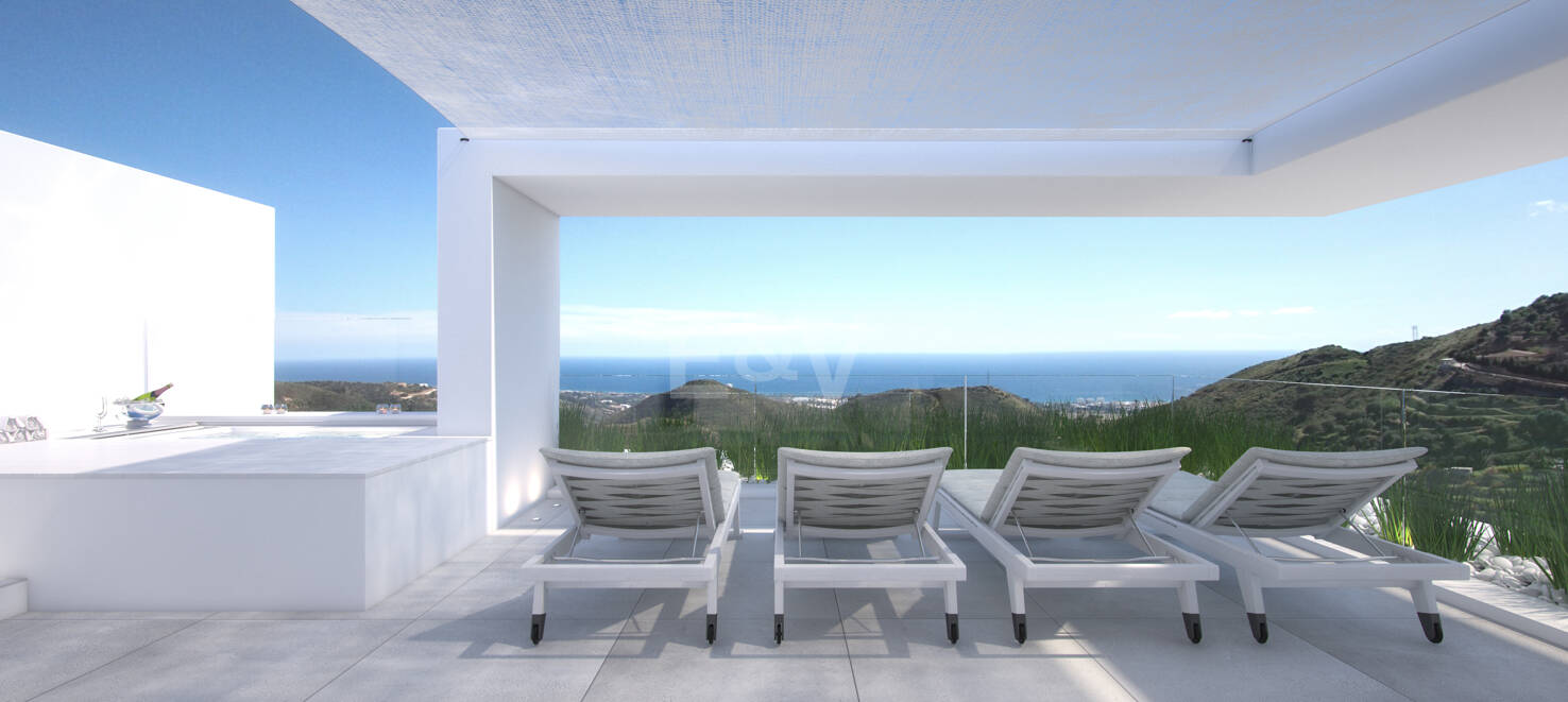 Unique resort with panoramic views and on-site leisure facilities minutes away from Marbella