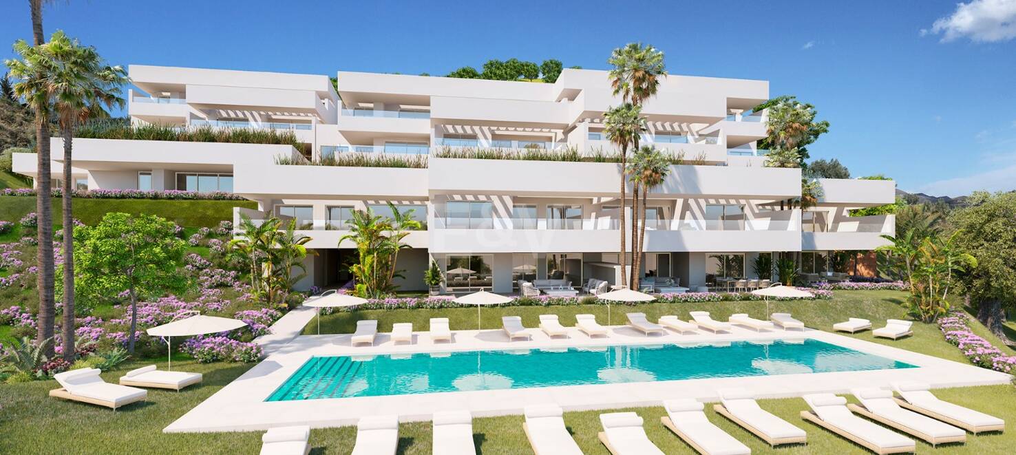 Unique resort with panoramic views and on-site leisure facilities minutes away from Marbella