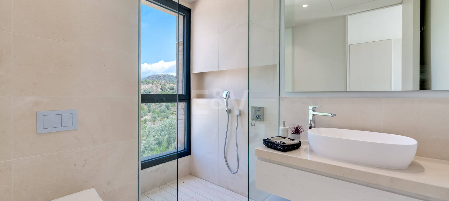 Exclusive signature villas in Lomas del Virrey, Golden Mile