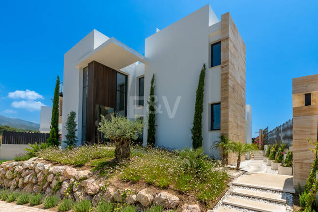 Exclusivas villas de diseño en Lomas del Virrey, Milla de Oro