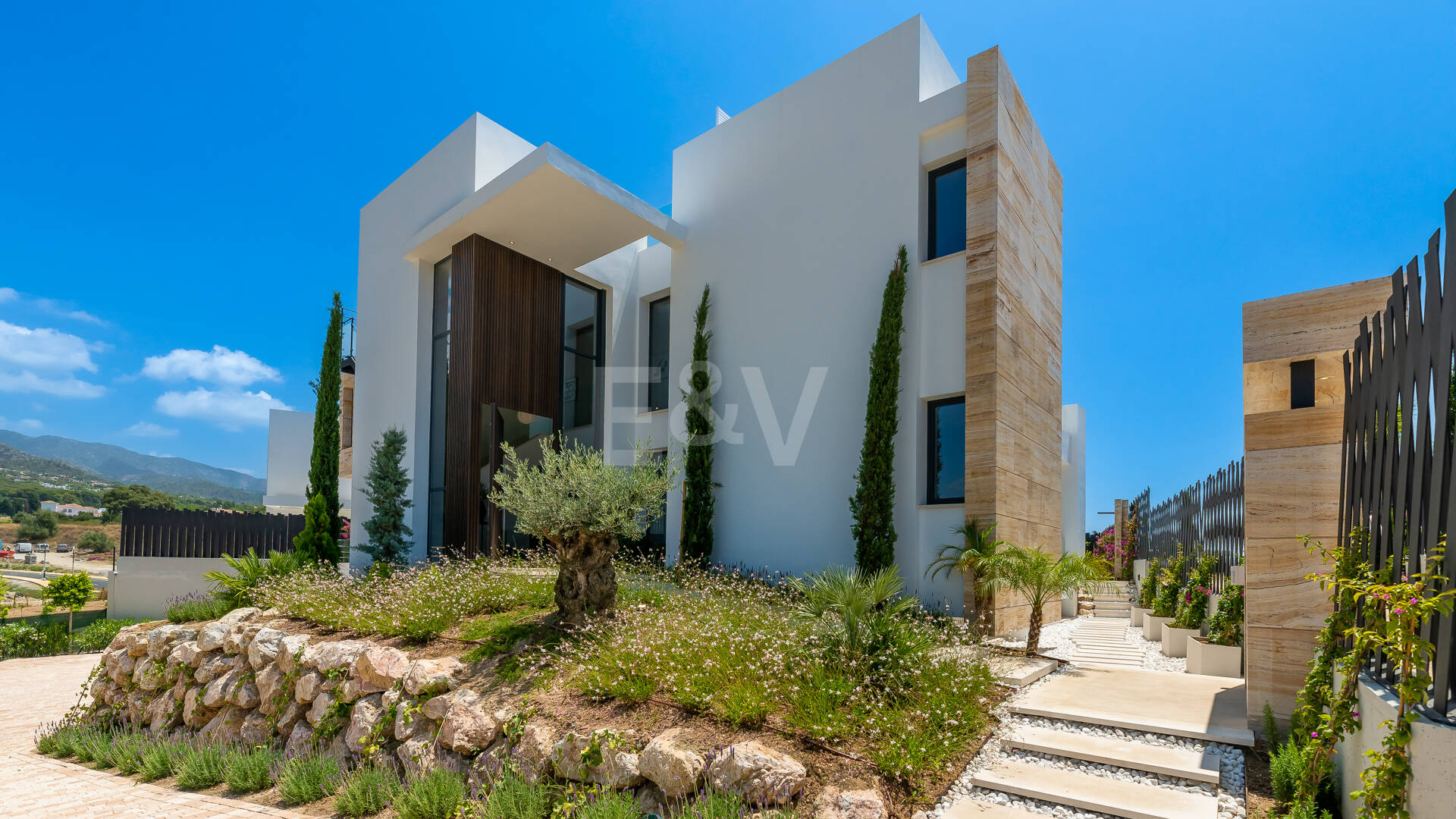 Exclusivas villas de diseño en Lomas del Virrey, Milla de Oro