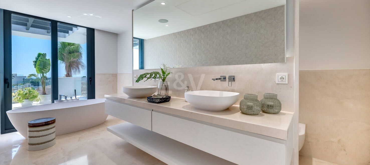 Exclusive signature villas in Lomas del Virrey, Golden Mile