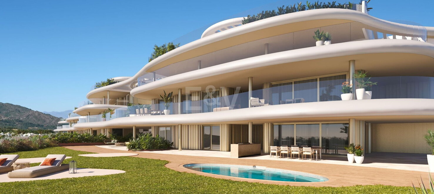 Donde el cielo se encuentra con el mar: Apartamento elevado que vive sobre Marbella