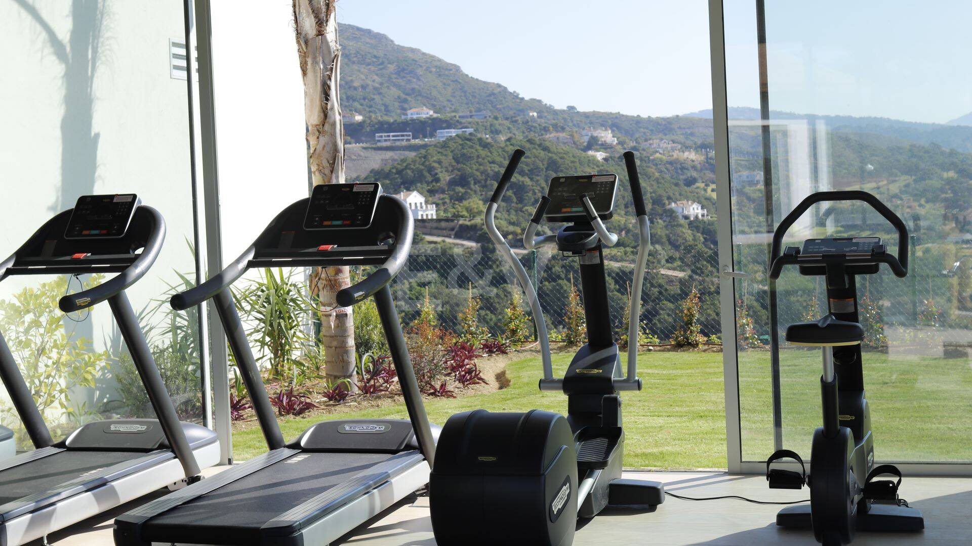 Marbella Club Hills Phase II, Raffinerad landsbygdsliv i en av Europas mest exklusiva enklaver