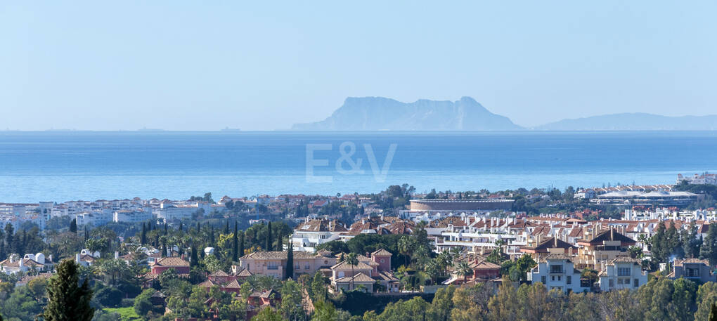Exclusive Villas with Panoramic Sea Views on Marbella’s Golden Mile