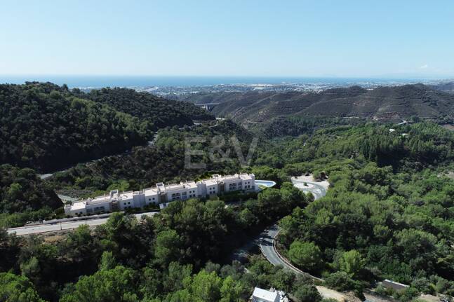 Almazara Forest, Exklusiva bostäder med utsikt över bergen och havet