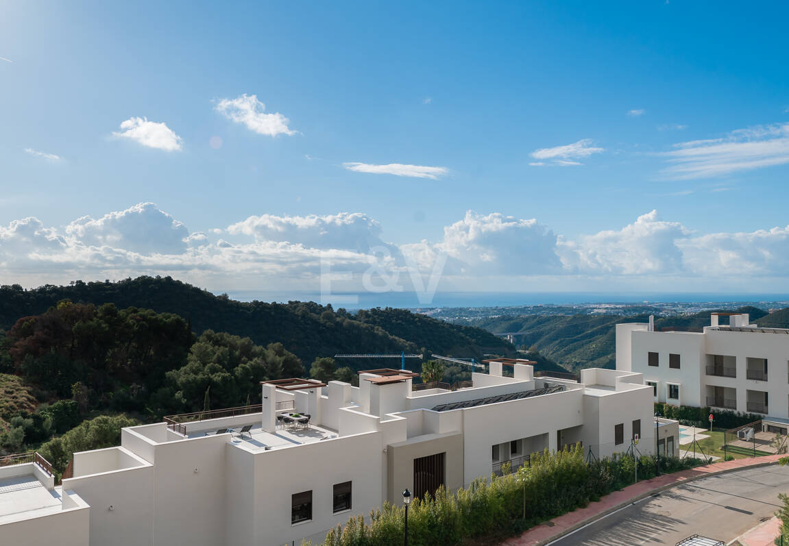 Almazara Views, Panoramisches Wohnen in den Bergen mit Blick auf den See