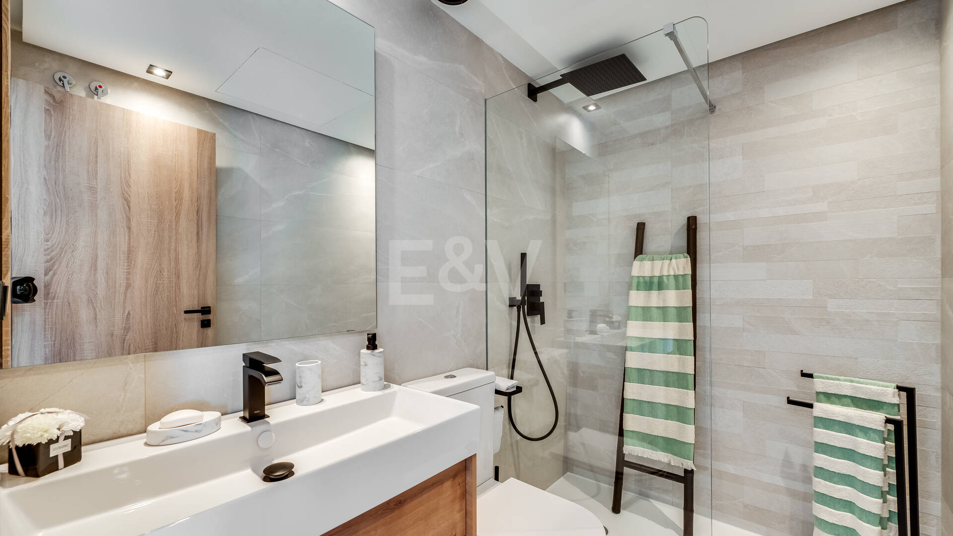 Almazara Views, Panoramisches Wohnen in den Bergen mit Blick auf den See