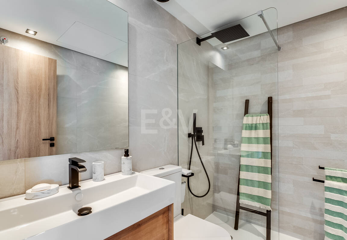 Almazara Views, Panoramisches Wohnen in den Bergen mit Blick auf den See