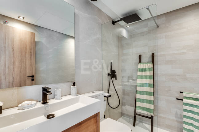 Almazara Views, Panoramisches Wohnen in den Bergen mit Blick auf den See