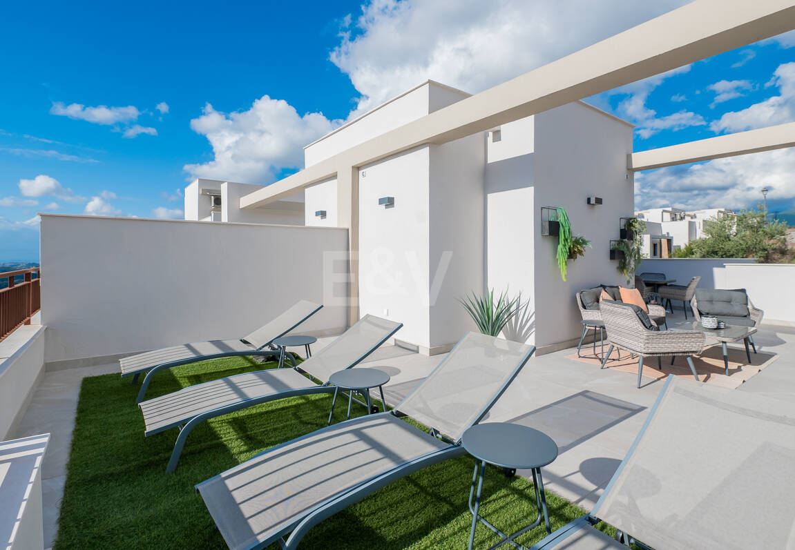 Almazara Views, Panoramisches Wohnen in den Bergen mit Blick auf den See