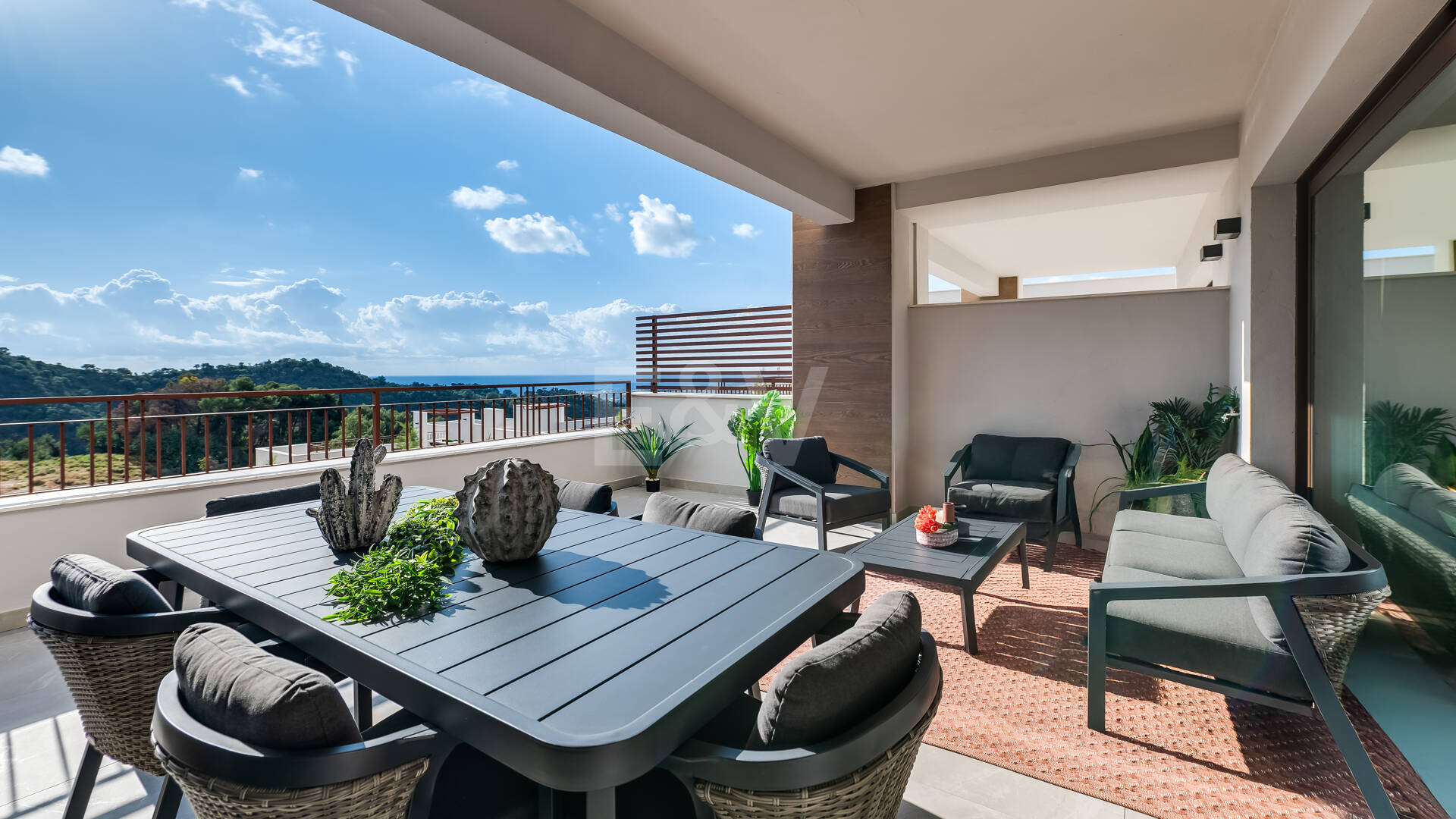 Almazara Views, Panoramic Mountain Living Above the Lake