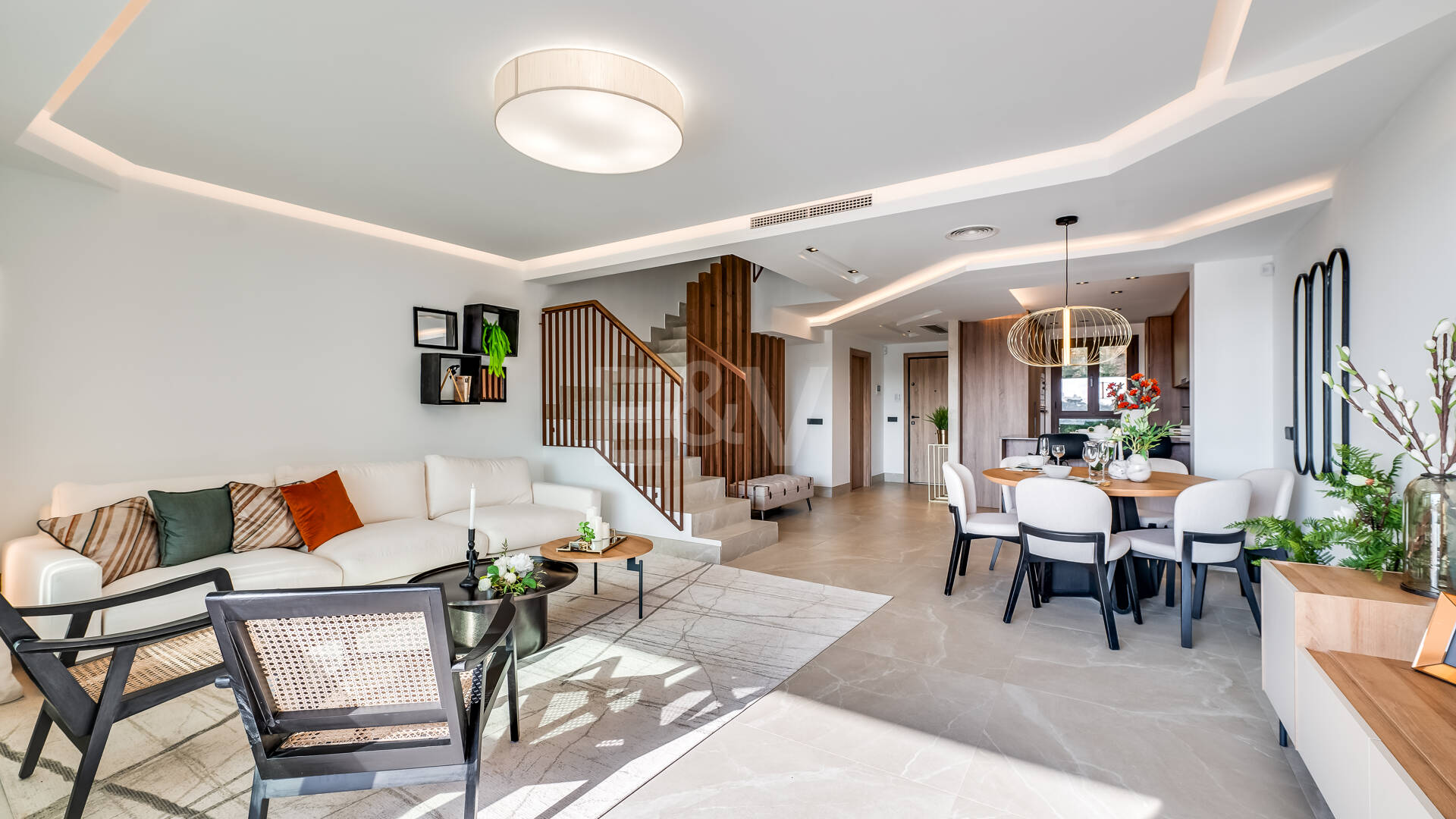 Almazara Views, Panoramic Mountain Living Above the Lake