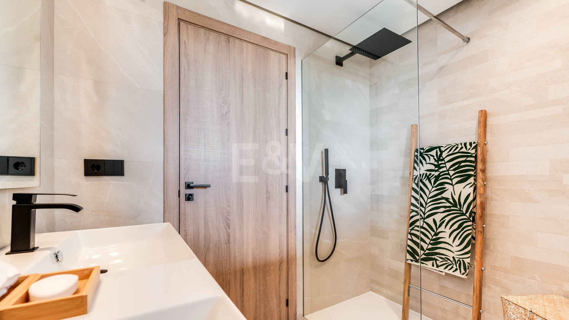 Almazara Views, Panoramisches Wohnen in den Bergen mit Blick auf den See