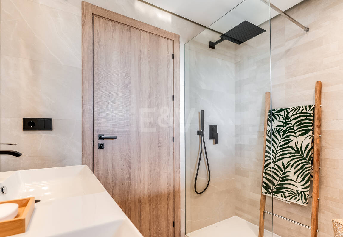 Almazara Views, Panoramisches Wohnen in den Bergen mit Blick auf den See