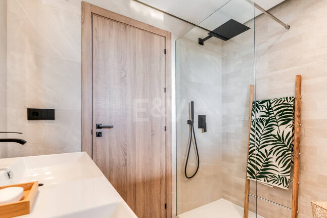 Almazara Views, Panoramisches Wohnen in den Bergen mit Blick auf den See