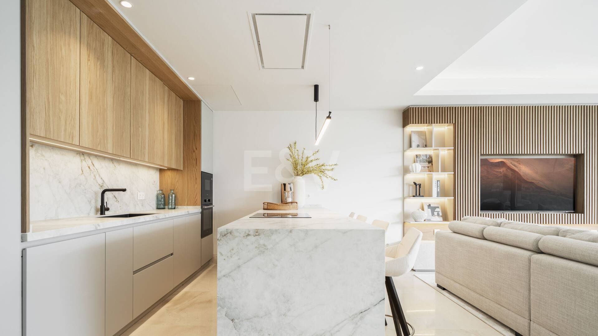 Aloha Forest, Vivienda Elevada en el Corazón del Valle del Golf