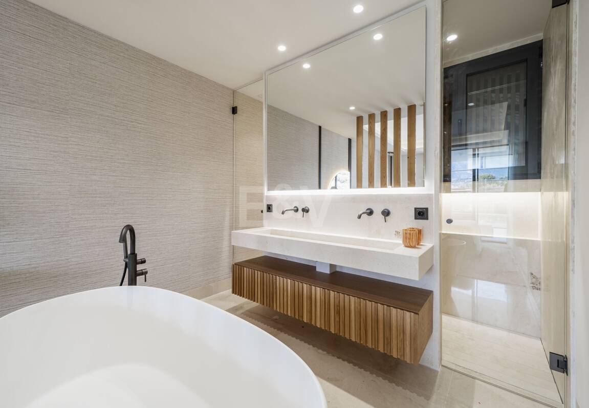 Aloha Forest, Elevated Living in the Heart of Golf Valley