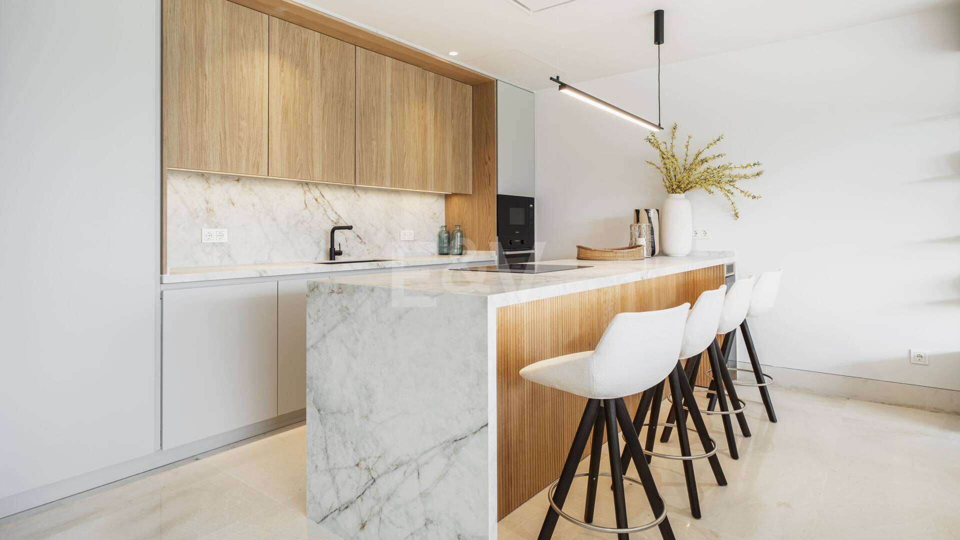 Aloha Forest, Vivienda Elevada en el Corazón del Valle del Golf