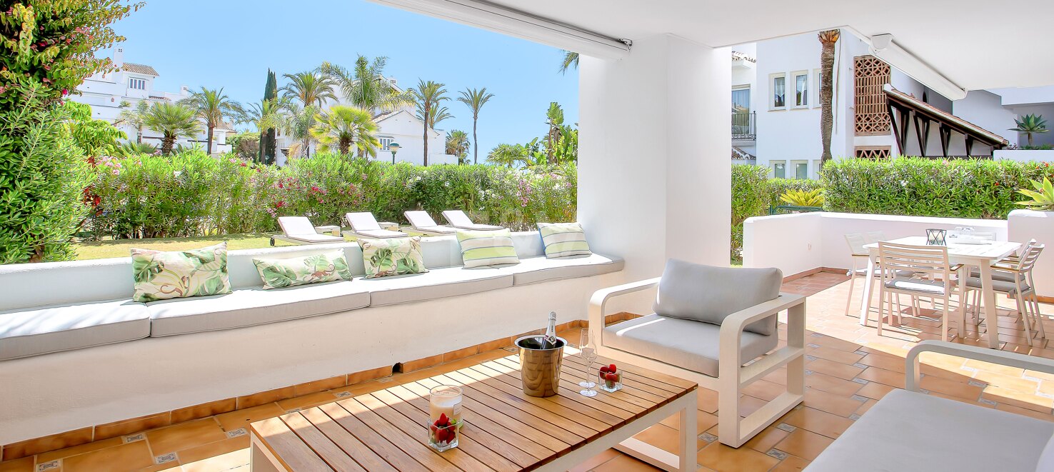 Beachfront Garden Apartment in Palm Beach Complex, Los Monteros, Marbella East