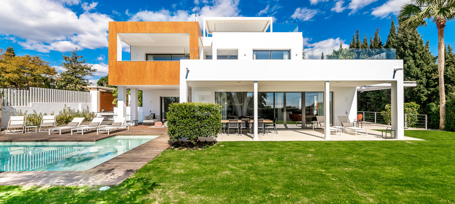 Luxury Villa in Elviria with Panoramic Sea Views