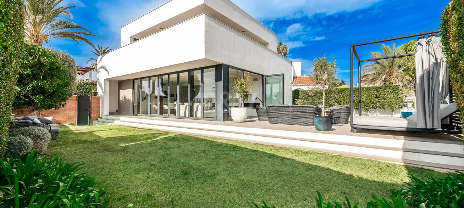 Marbesa: Amazing modern villa close to the sandy beach