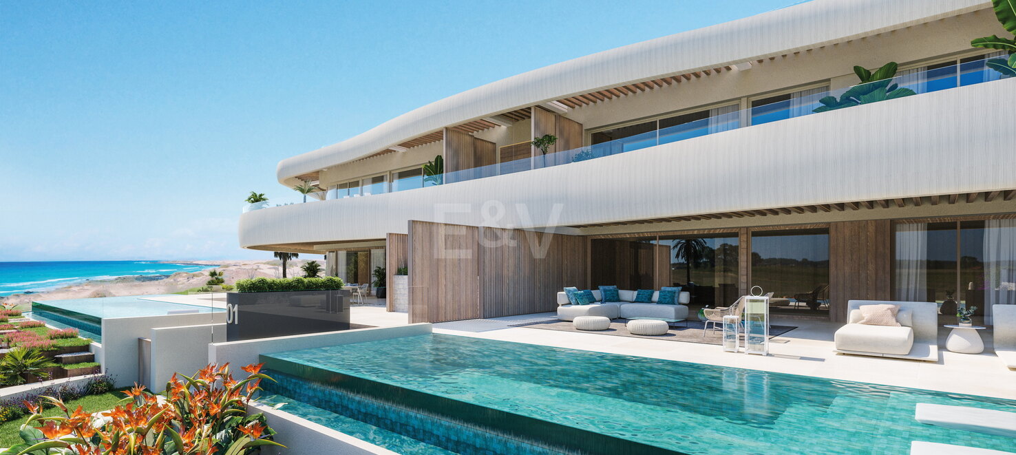 AM STRAND - Luxuriöses Duplex-Penthaus mit privatem Garten in einem neuen Strandresort in erster Reihe