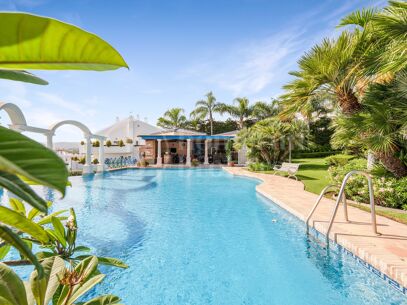 Villa Seabeach - En imponerande klassisk herrgård i Aloha