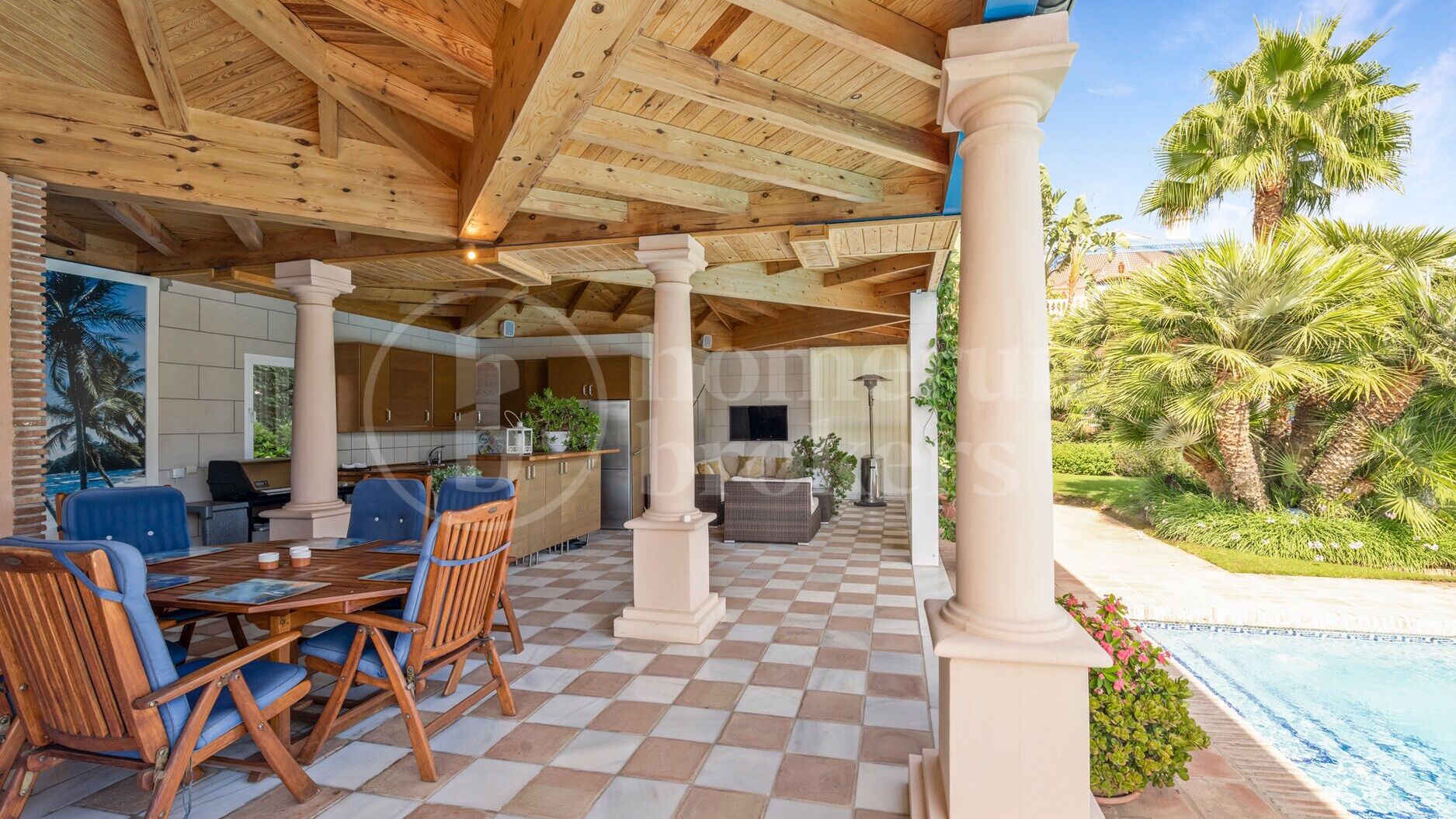 Villa Seabeach - En imponerande klassisk herrgård i Aloha