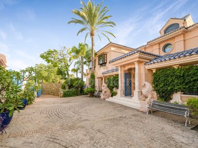 Villa Seabeach - En imponerande klassisk herrgård i Aloha