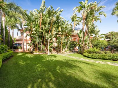 Villa Seabeach - En imponerande klassisk herrgård i Aloha