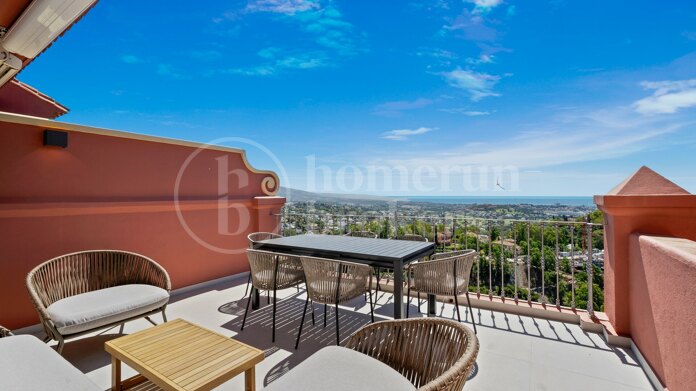 Renovated penthouse in Monte Halcones with stunning sea view